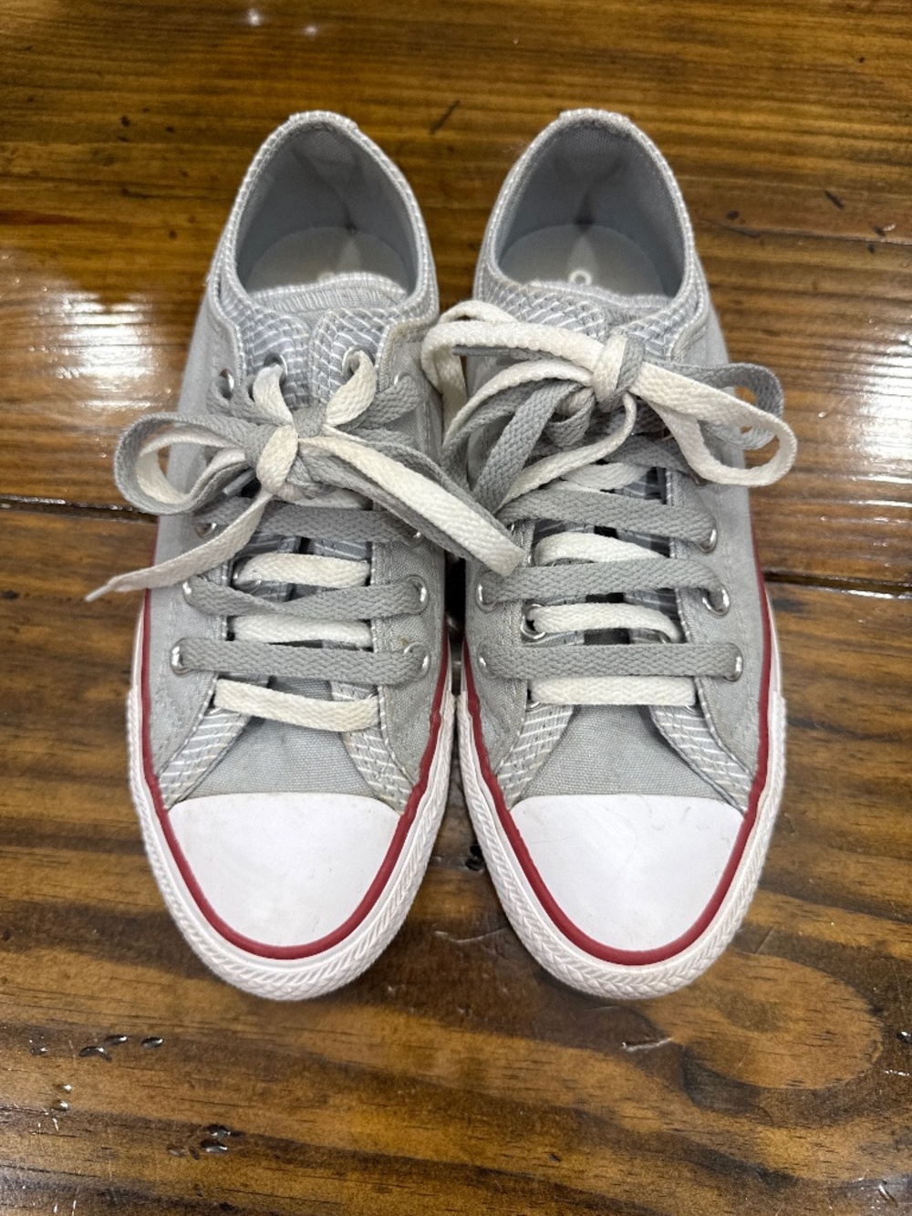 Converse, double tongue